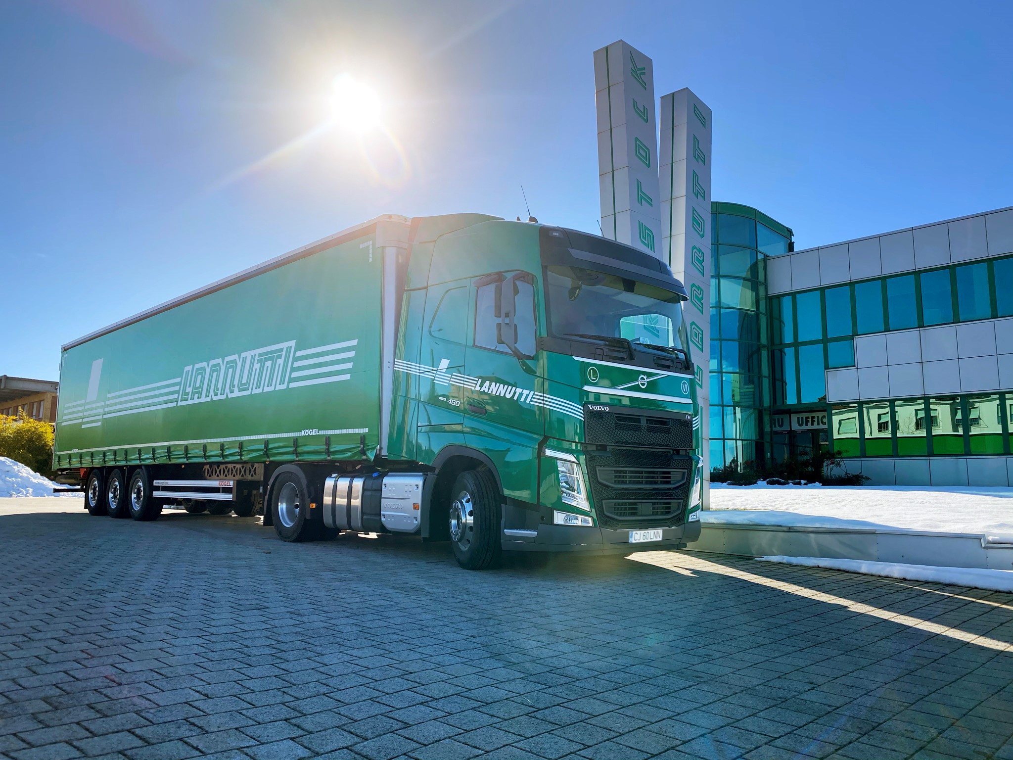 Major deal: Italian haulier purchases 1,000 Volvo trucks with latest fuel saving technology
