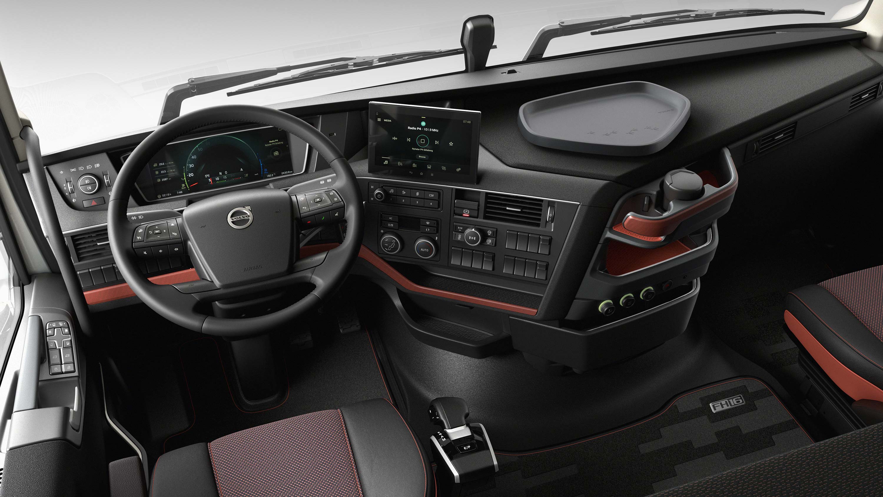 A Volvo FH16 járművezetői kezelőfelülete a vezető irányítja az irányítást.