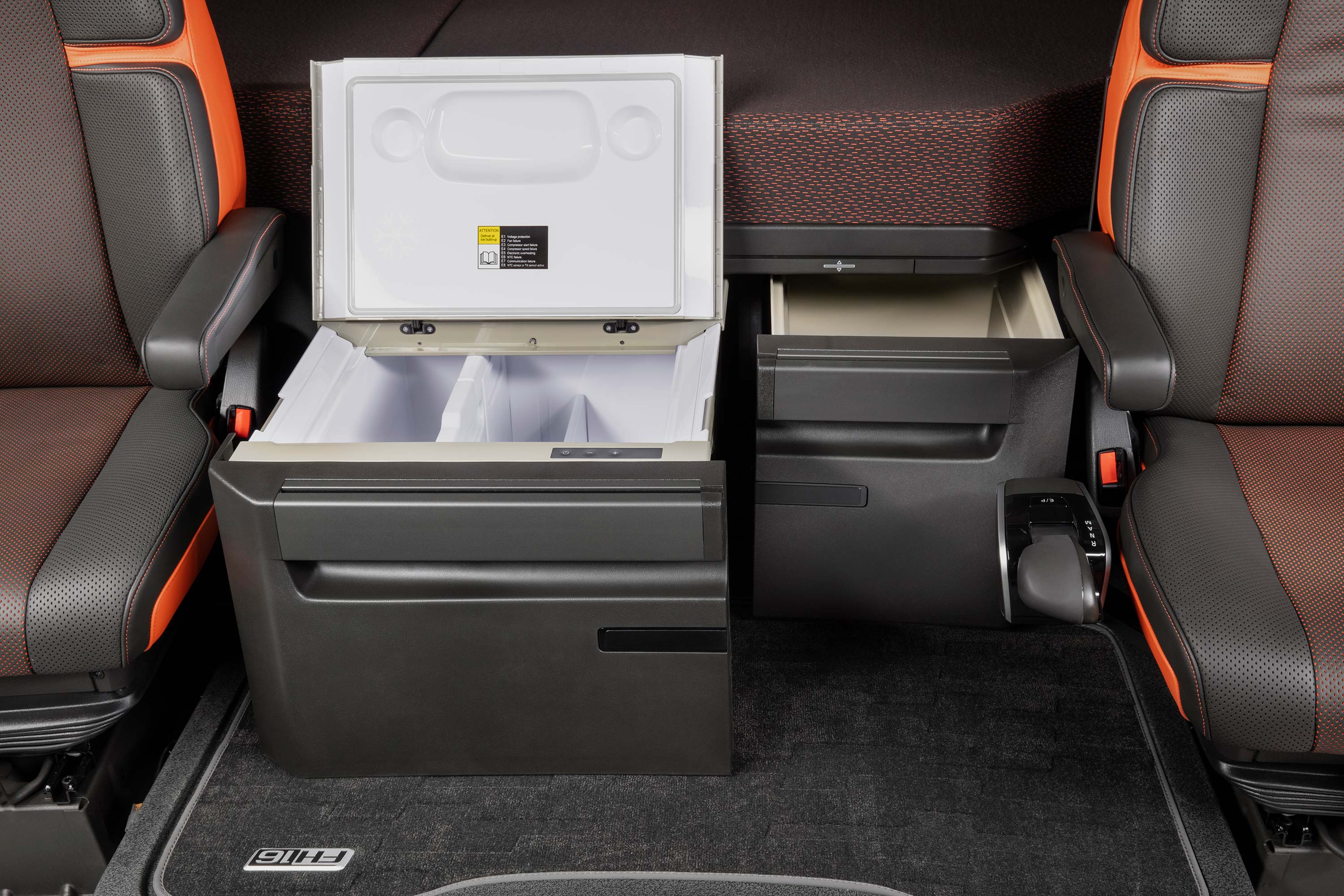 Igény esetén a Volvo FH16 két hűtőszekrénnyel is rendelhető.
